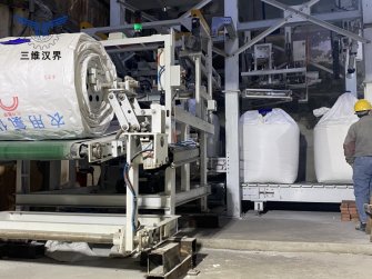 湖北雙環(huán)科技定制的全自動噸袋包裝機(jī)包裝農(nóng)用氯化銨和純堿